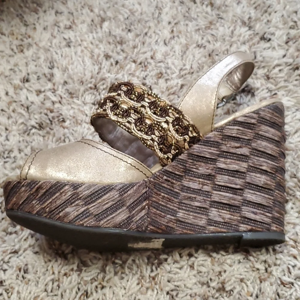 BKE Bronze Shimmer Wedges